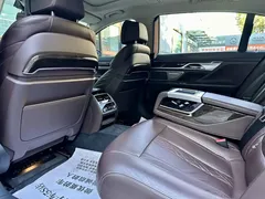 2021 BMW 7 Series 730Li, чёрный — фото 22