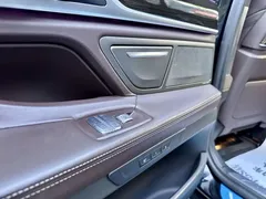 2021 BMW 7 Series 730Li, чёрный — фото 23