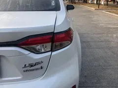 2021 Toyota Levin Hybrid 1.8H E-CVT Luxury, белый — фото 12