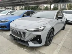 2022 Changan UNI-V 1.5T Premium — фото 2