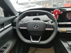 2022 Changan UNI-V 1.5T Premium — фото 3