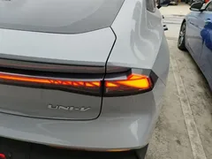 2022 Changan UNI-V 1.5T Premium — фото 24