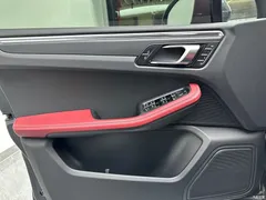 2022 Porsche Macan Macan 2.0T — фото 19