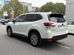 2022 Subaru Forester 2.0i AWD Luxury, белый — фото 10
