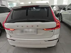 2021 Volvo XC60 4WD Luxury, белый — фото 4