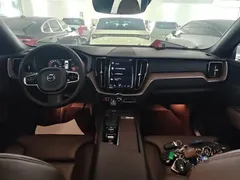 2021 Volvo XC60 4WD Luxury, белый — фото 6