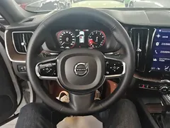 2021 Volvo XC60 4WD Luxury, белый — фото 7
