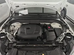 2021 Volvo XC60 4WD Luxury, белый — фото 16