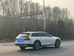 2021 Volvo V90 Cross Country B5 AWD, белый — фото 3