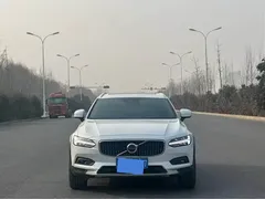 2021 Volvo V90 Cross Country B5 AWD, белый — фото 9