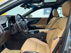 2020 Lexus ES 300h Premium — фото 3