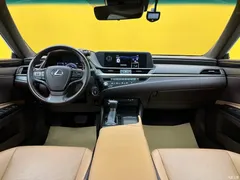 2020 Lexus ES 300h Premium — фото 11