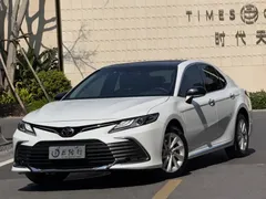 2023 Toyota Camry 2.0G Luxury, белый — фото 1