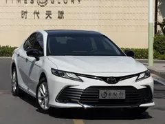 2023 Toyota Camry 2.0G Luxury, белый — фото 3