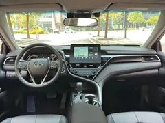 2023 Toyota Camry 2.0G Luxury, белый — фото 4