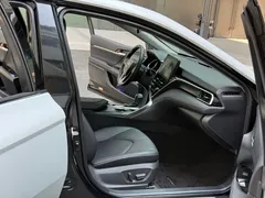 2023 Toyota Camry 2.0G Luxury, белый — фото 10