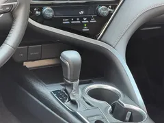 2023 Toyota Camry 2.0G Luxury, белый — фото 21