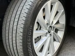 2023 Toyota Camry 2.0G Luxury, белый — фото 26