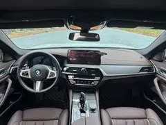 2022 BMW 5 Series 530Li Premium M Sport Package, белый — фото 12