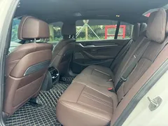2022 BMW 5 Series 530Li Premium M Sport Package, белый — фото 14