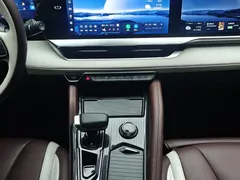 2021 Geely Monjaro 2.0TD High Power AT 4WD Flagship, белый — фото 11
