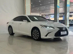 2022 Lexus ES 200 Luxury, белый — фото 3
