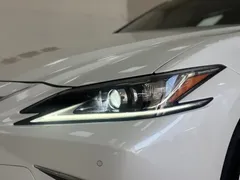 2022 Lexus ES 200 Luxury, белый — фото 4