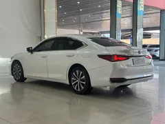 2022 Lexus ES 200 Luxury, белый — фото 7