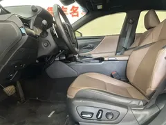 2022 Lexus ES 200 Luxury, белый — фото 10