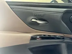 2022 Lexus ES 200 Luxury, белый — фото 11