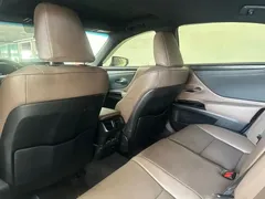 2022 Lexus ES 200 Luxury, белый — фото 13
