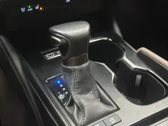 2022 Lexus ES 200 Luxury, белый — фото 16