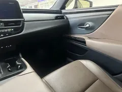 2022 Lexus ES 200 Luxury, белый — фото 19