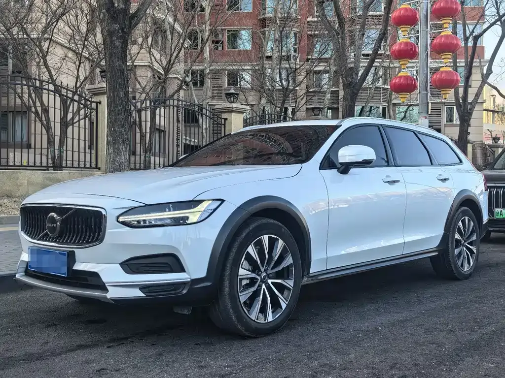 2023 Volvo V90 Cross Country B5 AWD