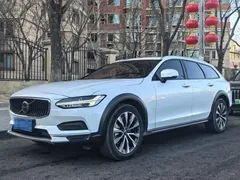 2023 Volvo V90 Cross Country B5 AWD, белый — фото 1