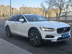 2023 Volvo V90 Cross Country B5 AWD, белый — фото 3