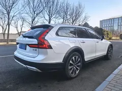 2023 Volvo V90 Cross Country B5 AWD, белый — фото 5