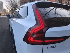 2023 Volvo V90 Cross Country B5 AWD, белый — фото 8