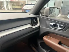 2023 Volvo XC60 B5 4WD Zhiyi Luxury — фото 11