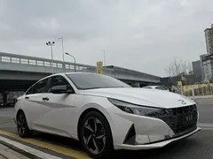 2021 Hyundai Elantra 240TGDi DCT LUX Premium, белый — фото 3