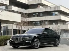 2021 BMW 7 Series 730Li M, чёрный — фото 1