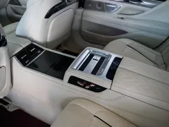 2019 BMW 7 Series 750Li xDrive V8 M Sport Package — фото 15