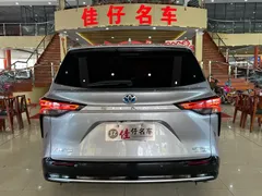 2021 Toyota Sienna 2.5L Hybrid Premium — фото 4