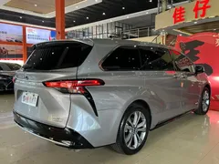 2021 Toyota Sienna 2.5L Hybrid Premium — фото 6