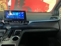 2021 Toyota Sienna 2.5L Hybrid Premium — фото 10