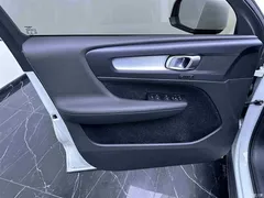 2022 Volvo XC40 T4 4WD Zhixing Fashion, белый — фото 16