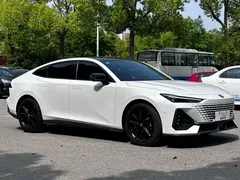 2022 Changan UNI-V 1.5T, белый — фото 3
