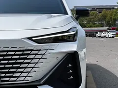 2022 Changan UNI-V 1.5T, белый — фото 10