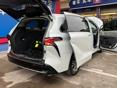 2023 Toyota Sienna 2.5L Hybrid Luxury, белый — фото 7