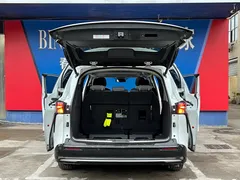 2023 Toyota Sienna 2.5L Hybrid Luxury, белый — фото 9